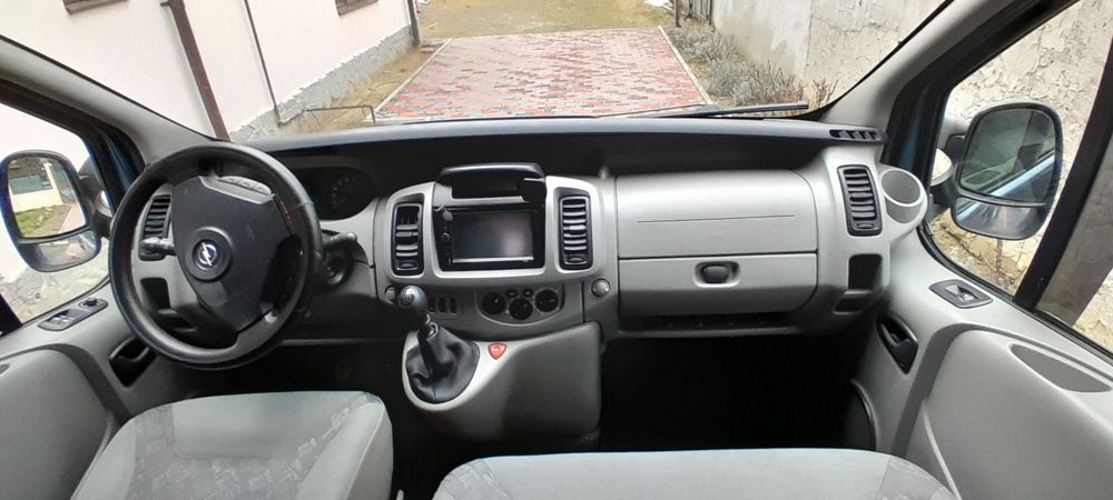 Opel Vivaro 8+1 locuri