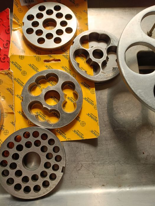 Mașină de tocat carne nr.32 și 42(D114)full inox.