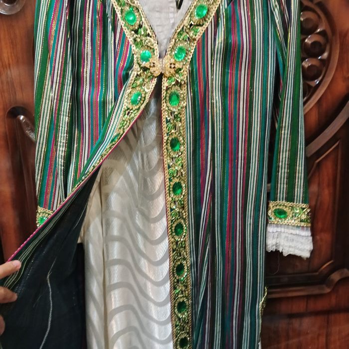 Kelinlik koʻylaklar yap yangi.Tikilgan kiyilmagan.Chimildiqda kiyiladi