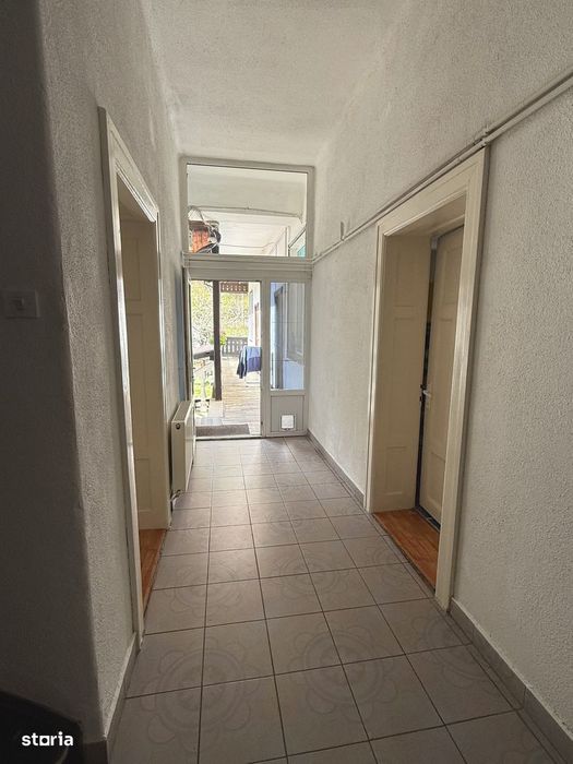 Casa in Bran cu SPATII  COMERCIALE, zona centrala