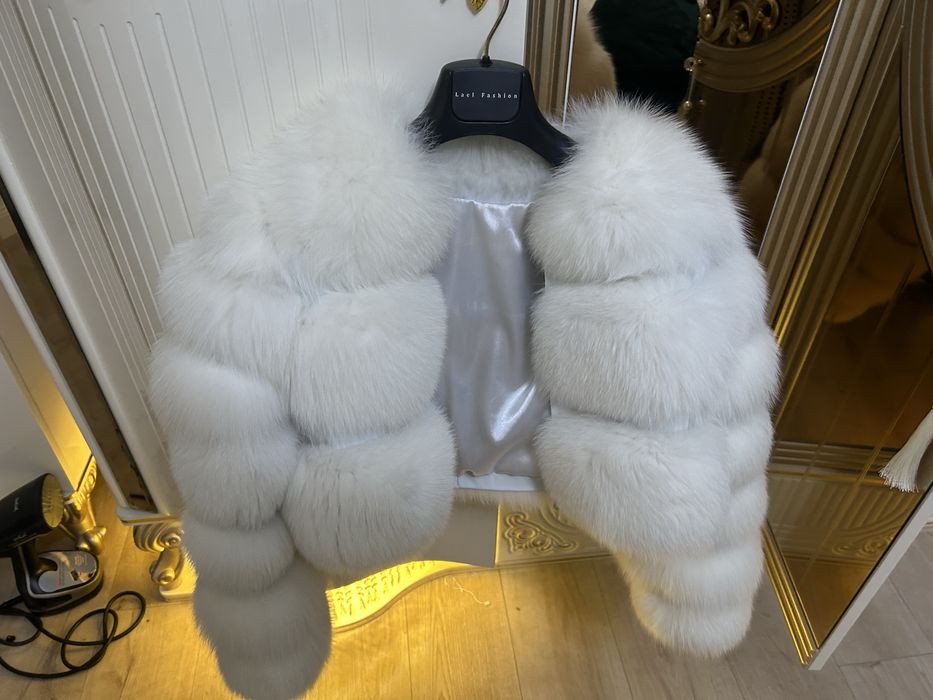 Vand urgent haina blana noua