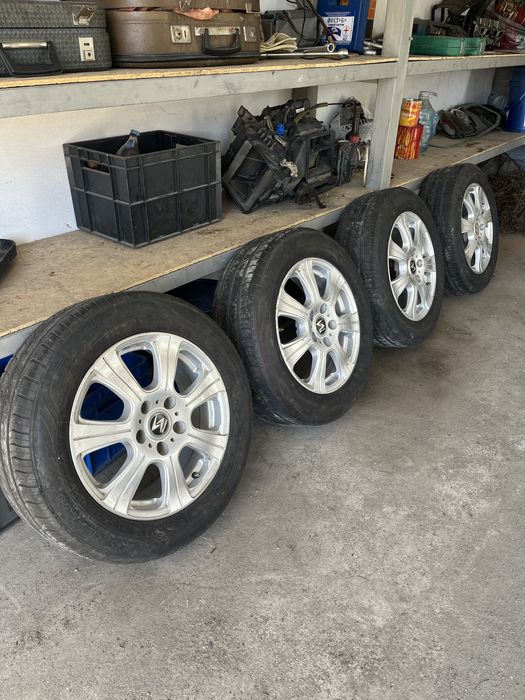 Продам шины на машину