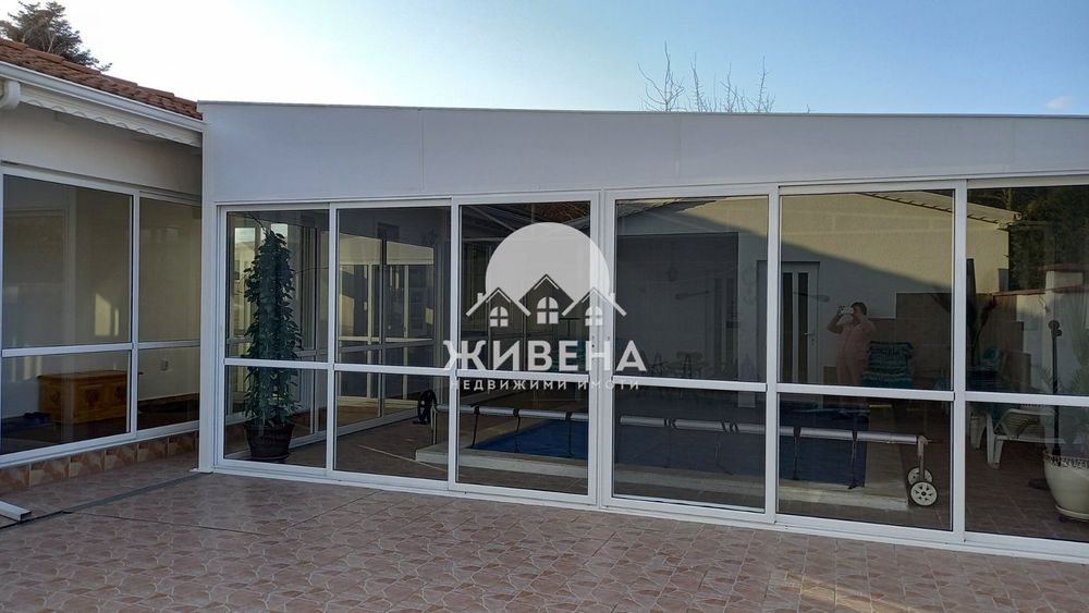 Едноетажна обзаведена къща с басейн, с.Соколово