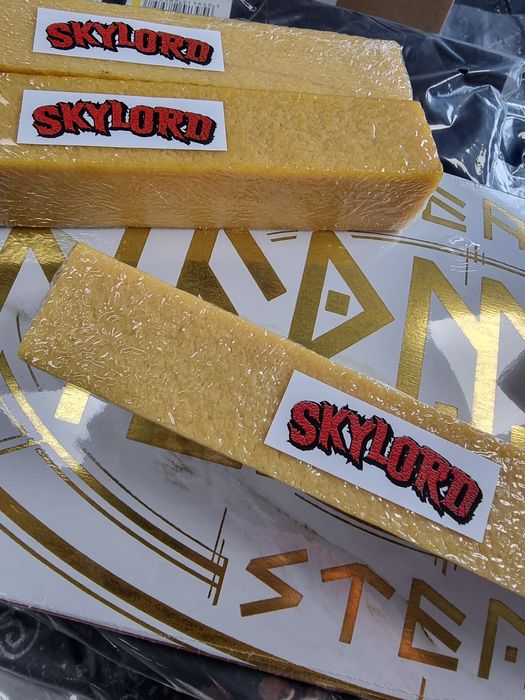 Чистач за шкурка за скейтборд