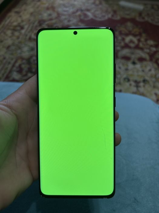 Samsung Galaxy S21 Ultra 5G 256GB 12GB RAM, funcțional, fisură ecran