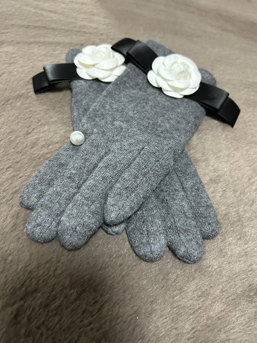 Manusi cu accesoriu, gri, noi
