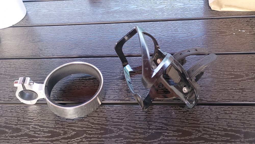 Vând  suporturi de pahare,maneta frana dreapta nouă mt-401 frâne pe disc pe cablu Shimano etrier Shimano mt 200, si portbagaj de bicicleta