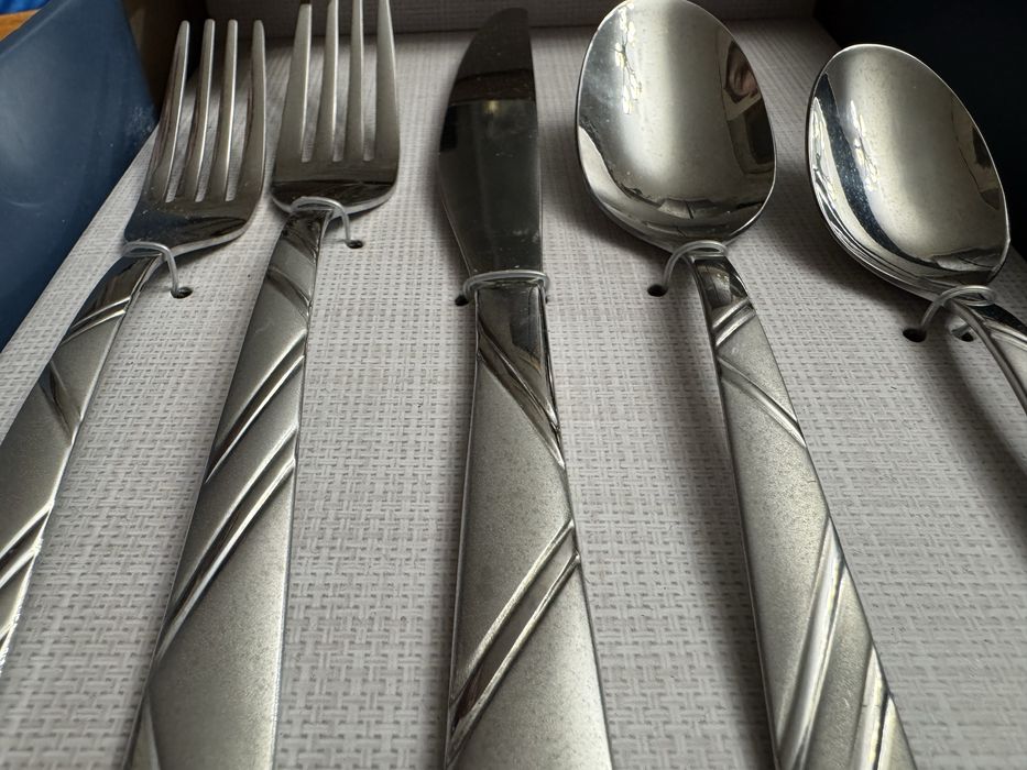 Комплект прибори за хранене