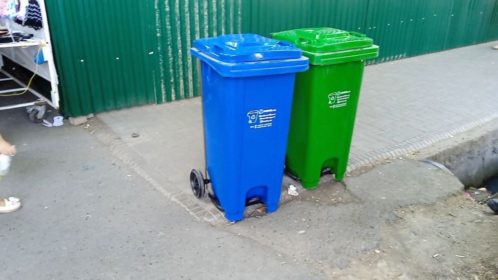 Мусорный бак урна для мусора - Контейнер