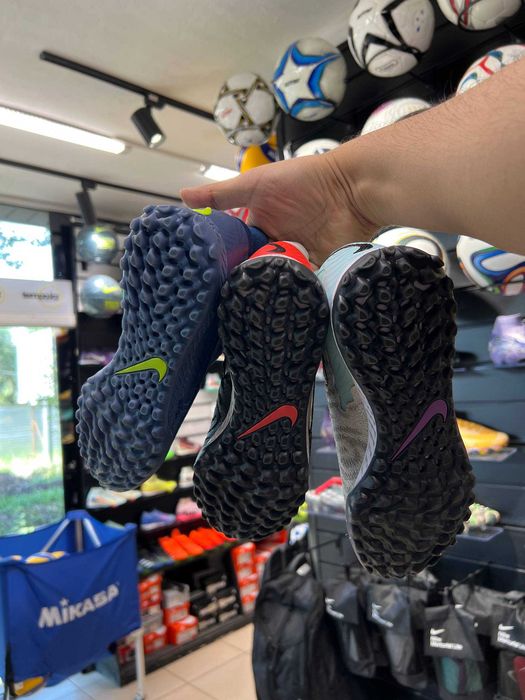 Футбольные сороконожки Nike Phantom Распродажа