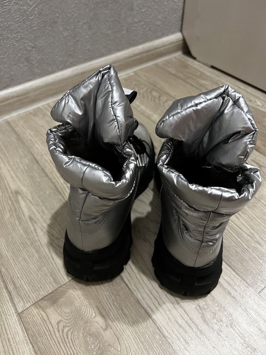 Продаю зимние ботинки