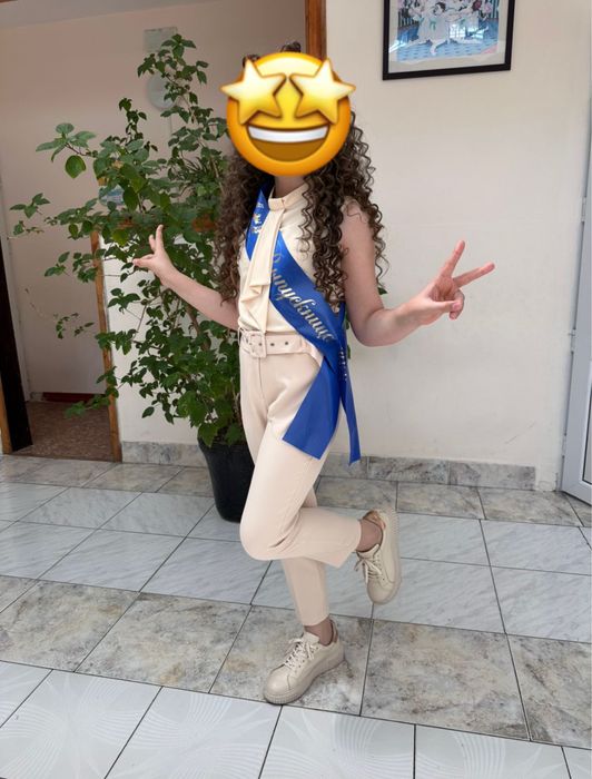 Костюм на девочку ростовка 150 , одевали 1 раз