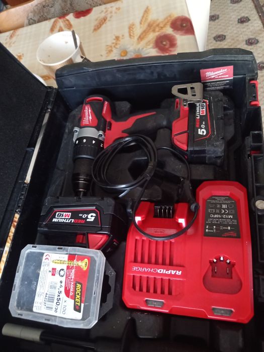 Vând trusa Milwaukee m 18