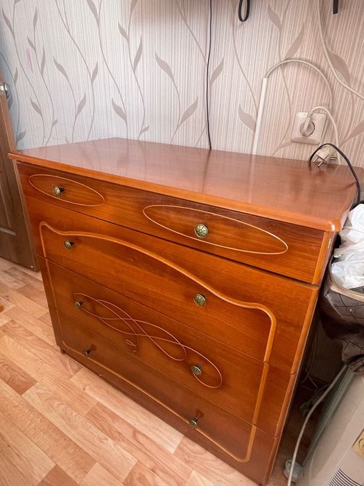 Продаю спальный гарнитур