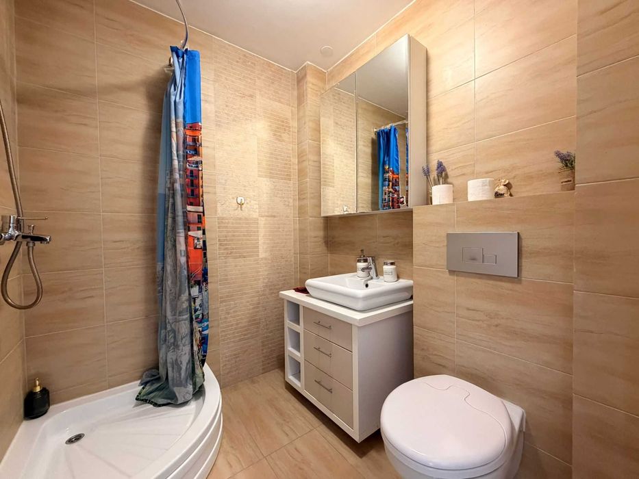 Regim hotelier 4 camere 2 bai Cosmopolis 8 persoane