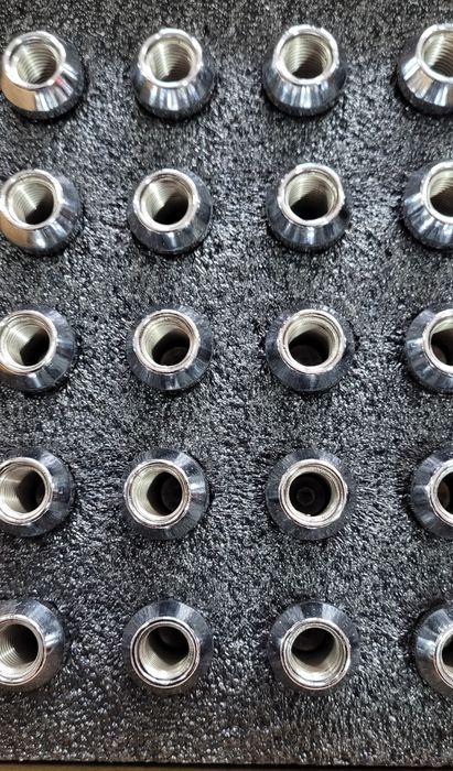 Vând set 20 piulițe prezoane