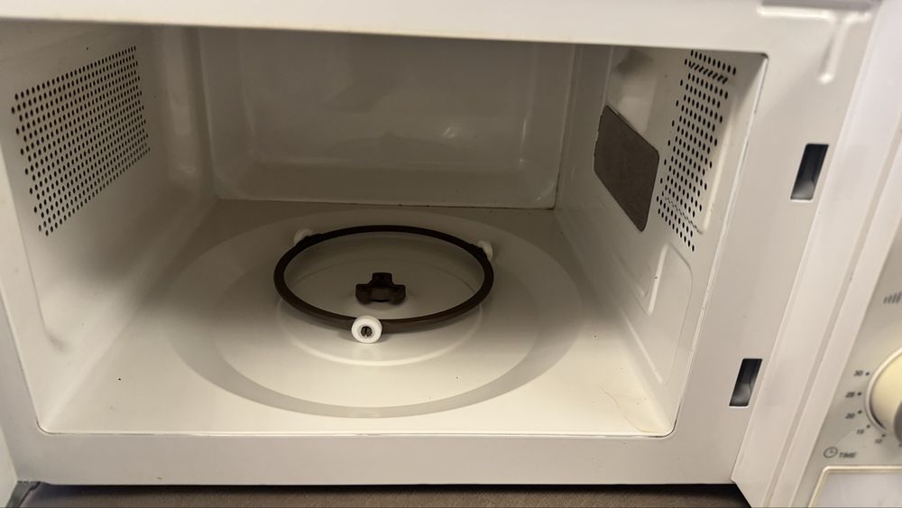 Милровълновоа фурна Hansa