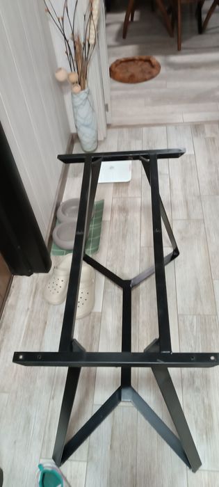 Метална стойка за маса