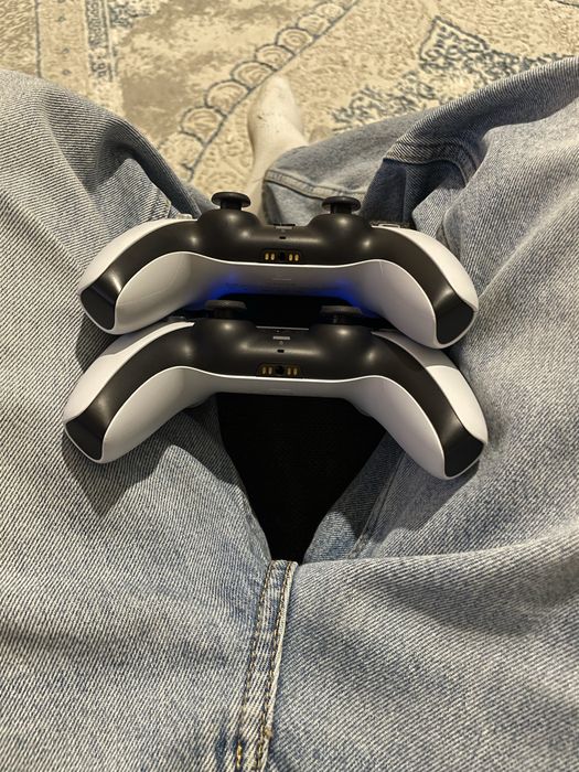 Продам оригинальные джойстики от PS5