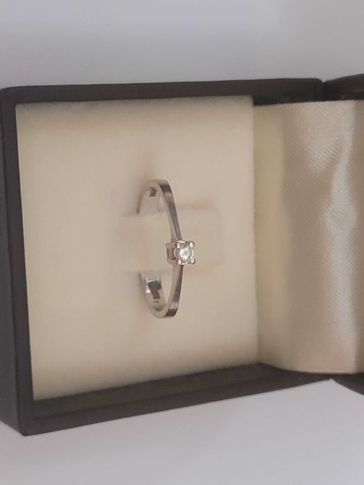 Inel de logodna din aur alb 18k cu diamant taietura Marquis Diamond