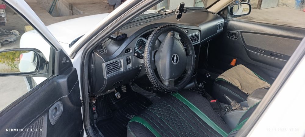 Nexia 2 sotiladi 1.6