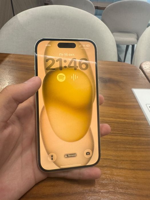 Продам Айфон 15 желтого цвета