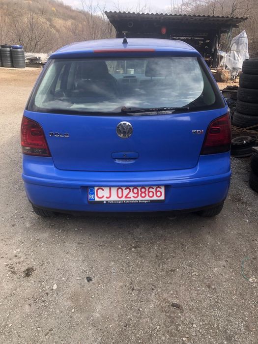 Vand doua volkswagen polo motor 1.9 TDI 1650 de euro este pretul total pentru ambele cel alabastru este 700 de euro si cel gri 950 de euro