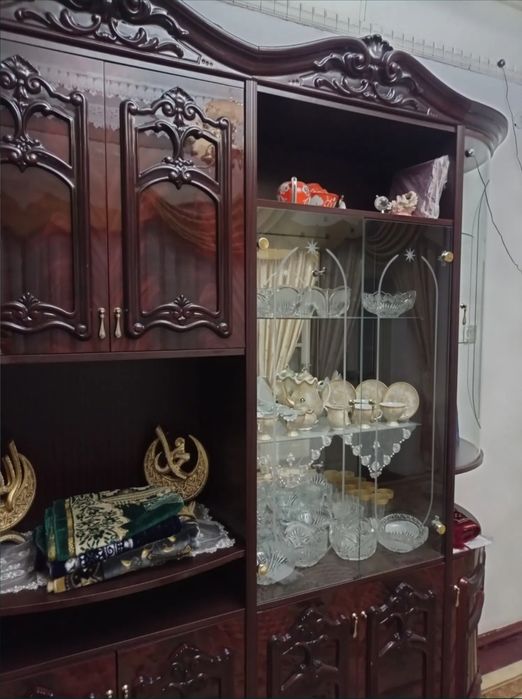 Yaxshi saqlangan mehmonxona stenkasi liza