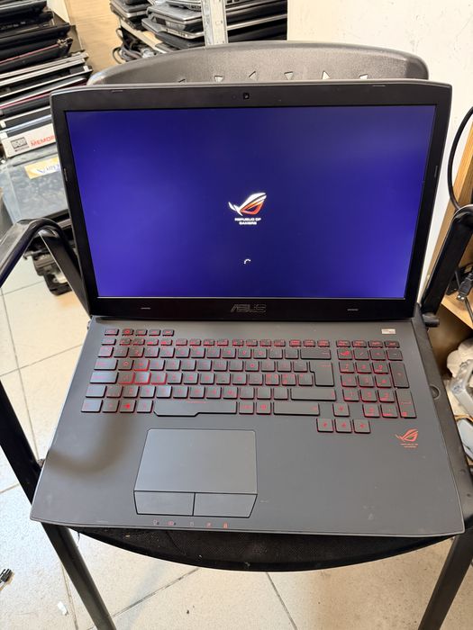 Laptop Gaming Asus ROG i7 cu 16 giga Ram .Pretul este fix
