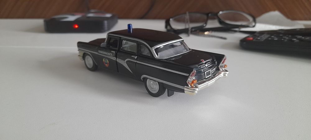 Продам игрушечную машинку