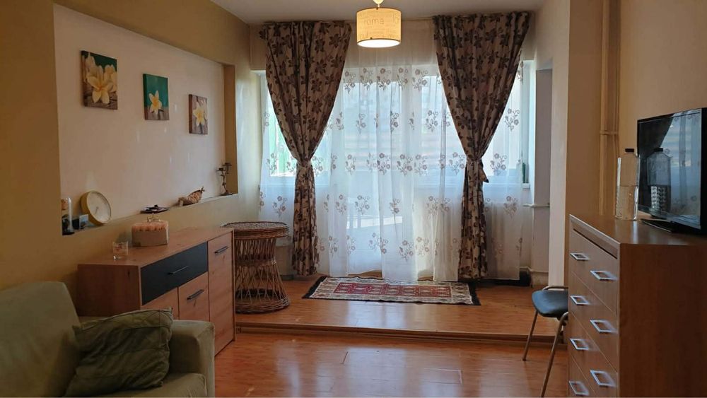 Proprietar inchiriez apartament ultracentral zona Ramada 400 €