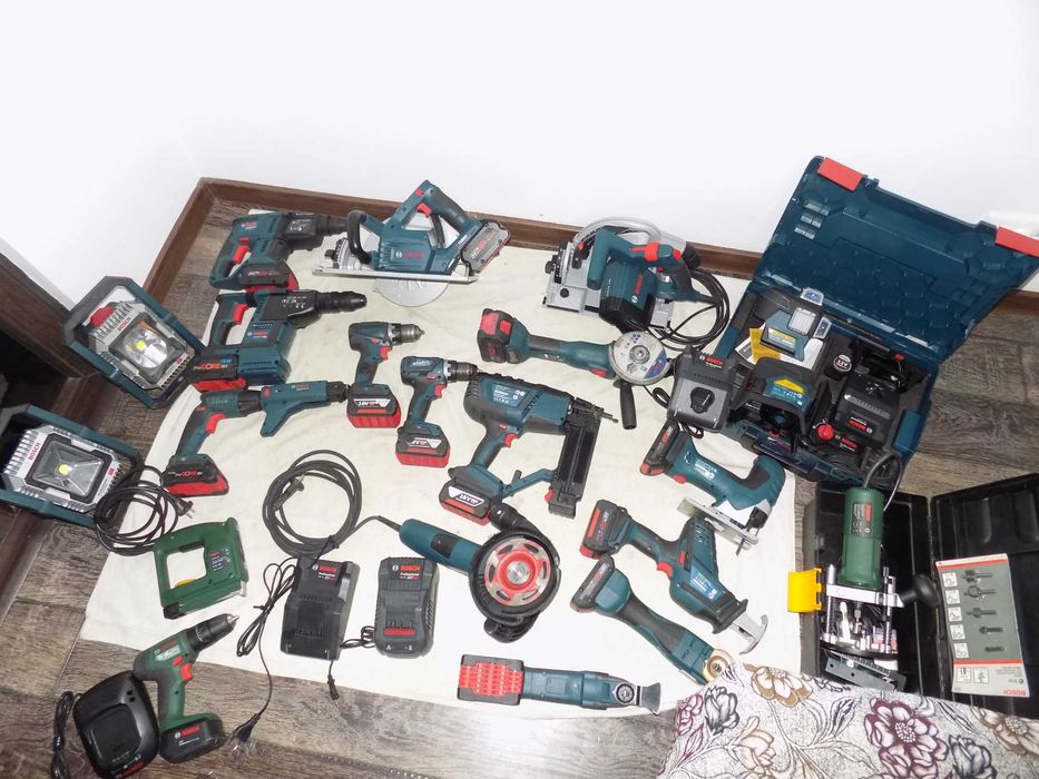 Scule 18V  Bosch  Profesionale  , perfect functionale