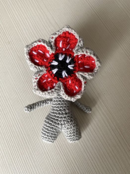 Продам вязанную игрушку