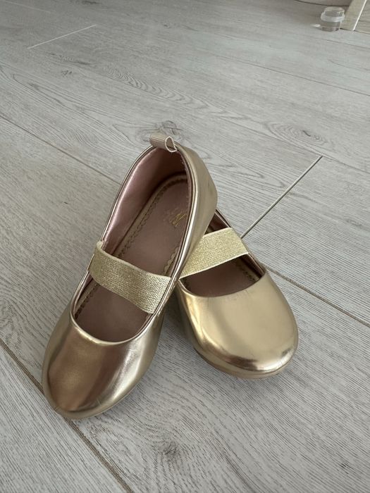 Обувки за момиче 25 размер, всички за 10€
