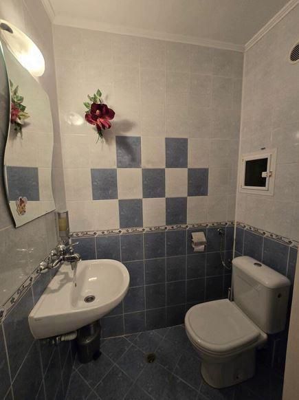 Дава се под наем Офис в Бургас, Център - 57 кв.м за 612 € - Снимка #3