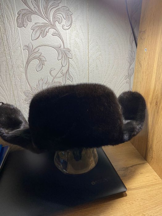 Норковая шапка-ушанка.