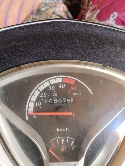 Продам срочно скутер М8 150 куб и Велосипед