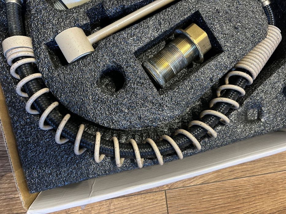 Baterie de bucatarie cu 2 functii de curgere si dus flexibil