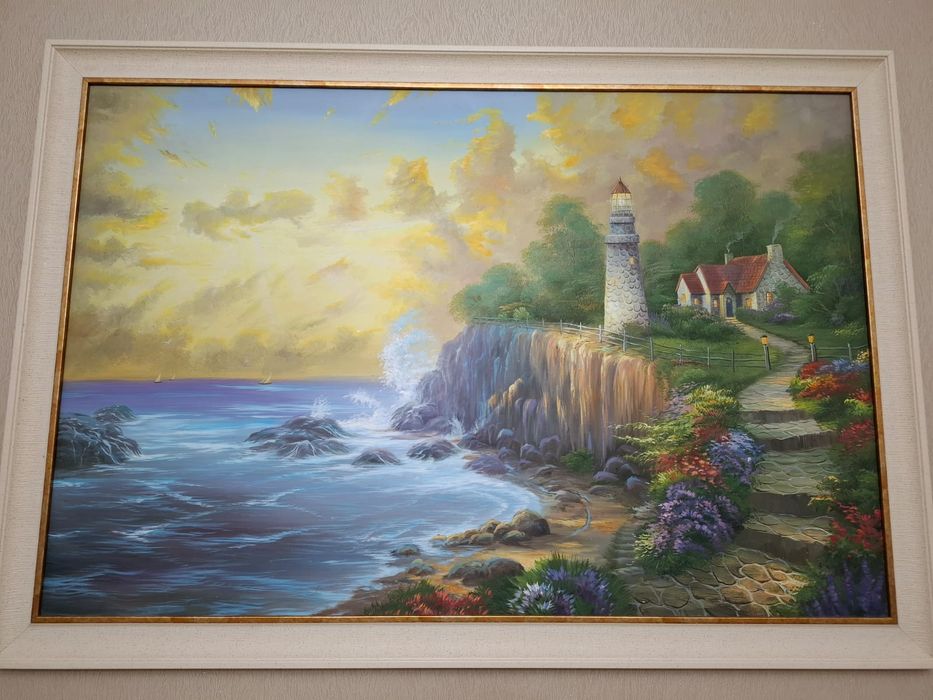 Картина в светлой раме.