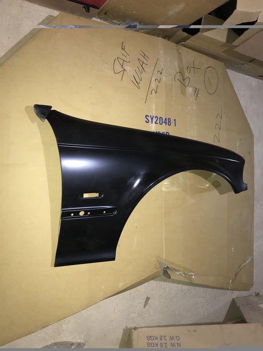 BMW E46 Крило правая сторона