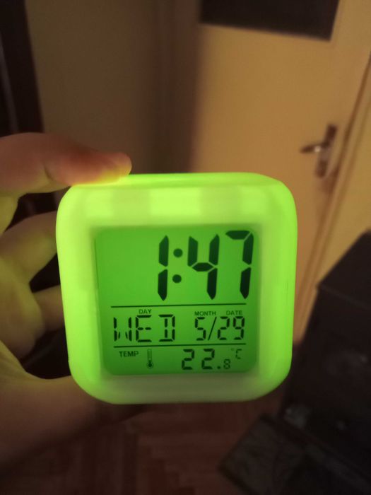 Светещ LED будилник/часовник