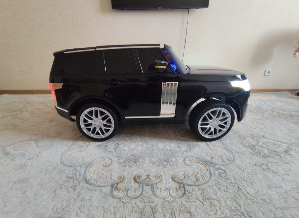 Детская машина Рэиндж Ровер