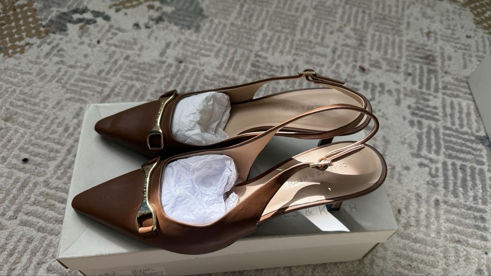 charles and keith (узкий каблук )