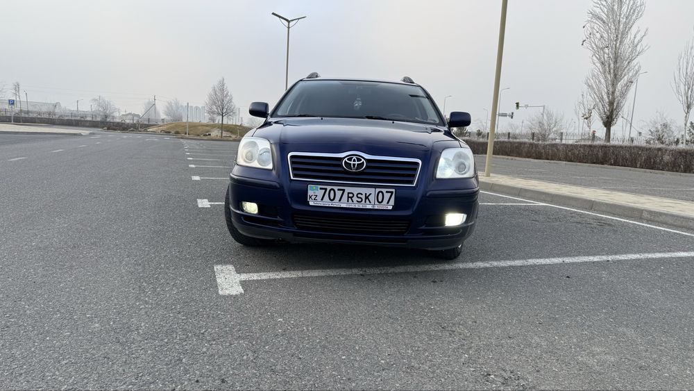 Toyota avensis 2003г