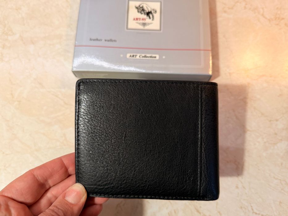 Кожен мъжки портфейл