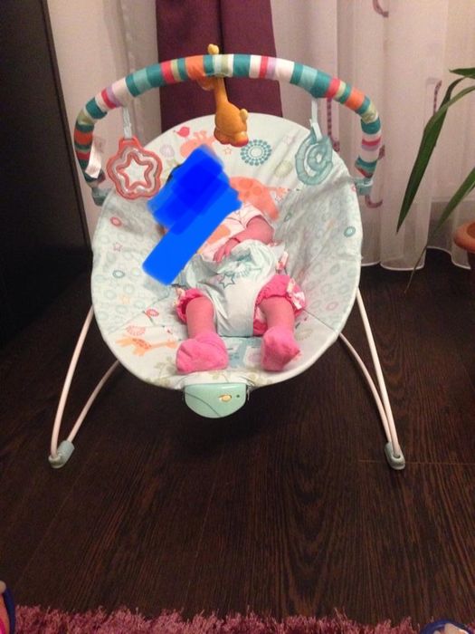 Vand balansoar cu vibratii pentru bebelusi