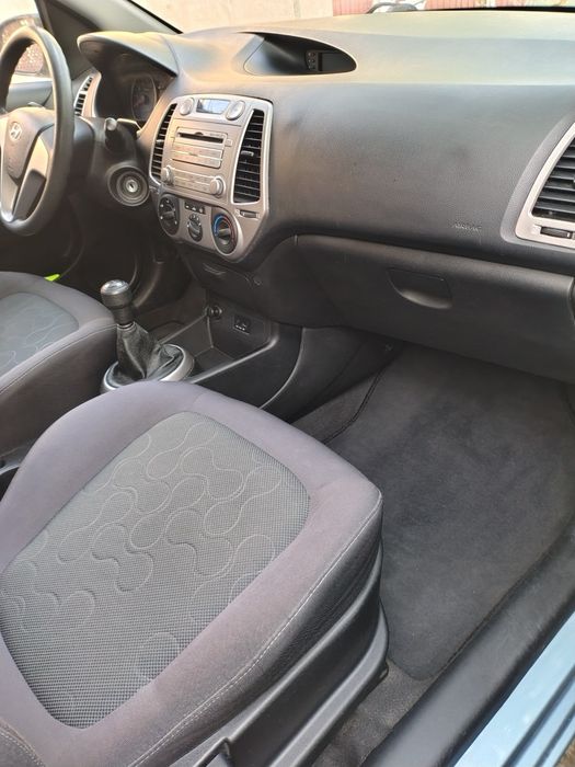 Vând Hyundai i20