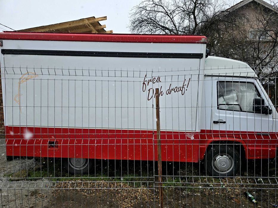 Мерцедес кемпър за бързо хранене готов за работа