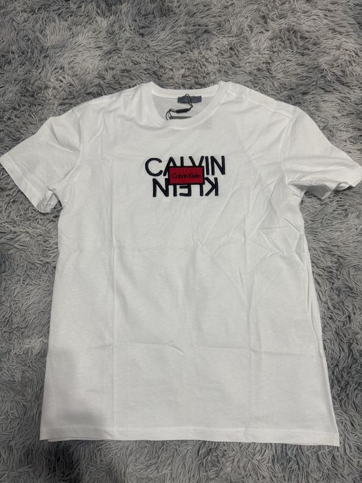 Se vinde tricouri diferite marimi