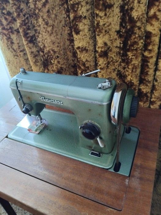 Стара Шевна Машина NAUMANN